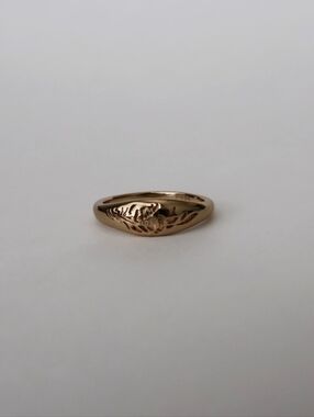 Gold Floral Engraved Women's Signet Ring - Elegant Everyday Jewelry